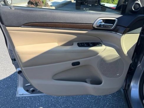 Used 2014 Jeep Grand Cherokee Limited AWD/4WD image 27