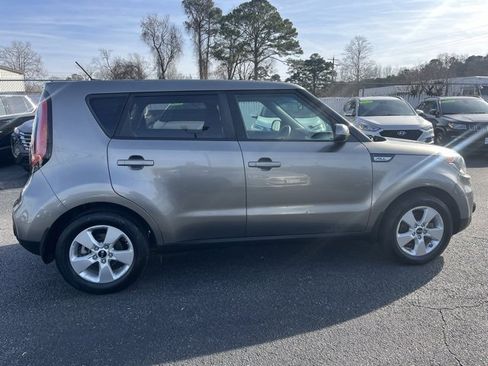 Used 2018 Kia Soul Base image 7