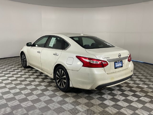 Used 2016 Nissan Altima 2.5 SV w/ Convenience Package FWD image 13