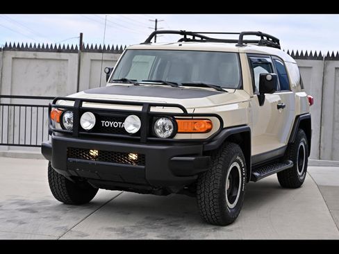 Used 2010 Toyota FJ Cruiser 4WD image 3