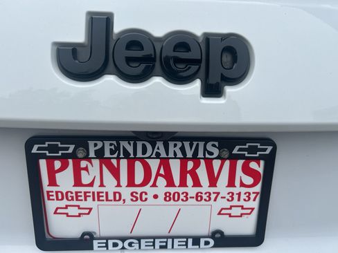 Used 2019 Jeep Grand Cherokee Altitude AWD/4WD image 4