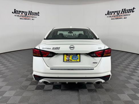 Used 2023 Nissan Altima 2.5 SV w/ SV Premium Package AWD/4WD image 7