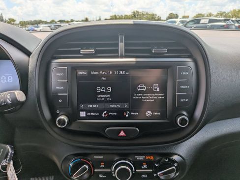 Certified 2025 Kia Soul LX w/ LX Technology Package FWD image 22