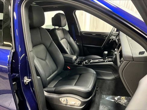 Used 2025 Porsche Macan image 29