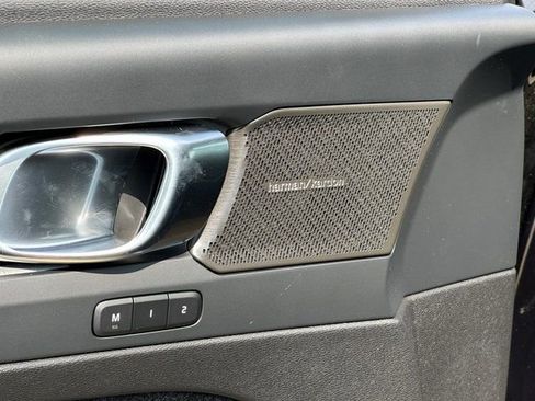 New 2025 Volvo XC40 B5 Ultra w/ Climate Package image 18