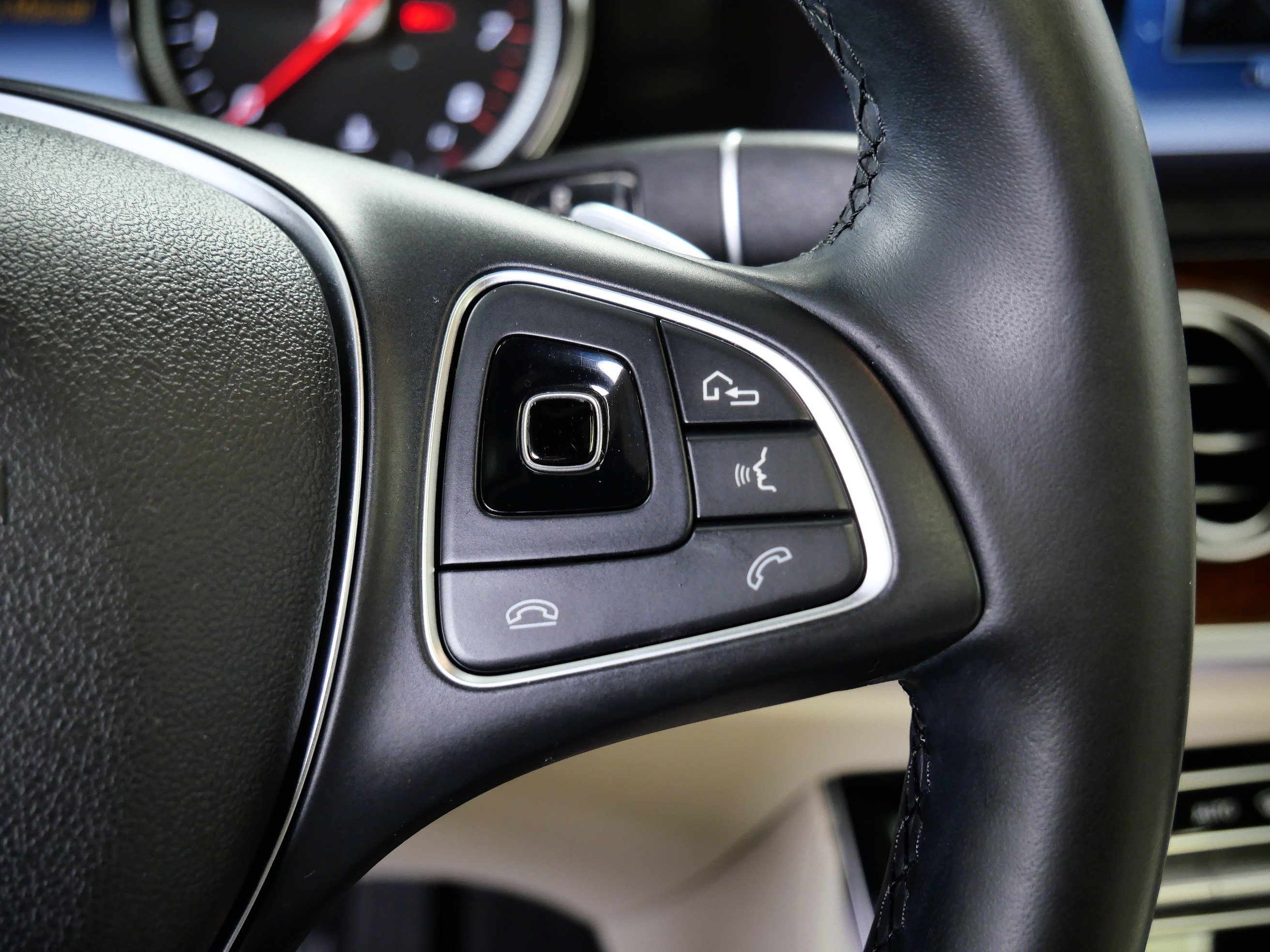 Used 2018 Mercedes-Benz E 400 4MATIC Sedan image 27