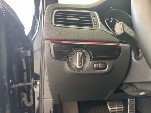 Used 2018 Volkswagen Jetta GLI FWD image 32