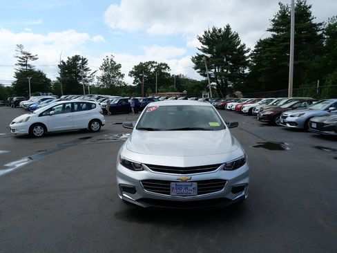 Used 2018 Chevrolet Malibu LS FWD image 3