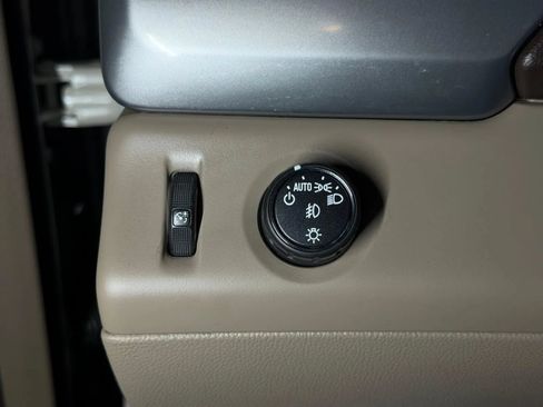 Used 2015 Chevrolet Suburban LT RWD image 37