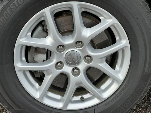 Used 2017 Chrysler Pacifica Touring image 7