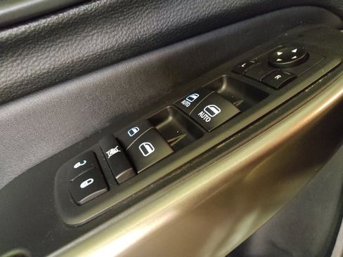 Used 2019 Jeep Cherokee Latitude Plus FWD image 27