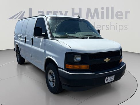 Used 2017 Chevrolet Express 2500 RWD image 7