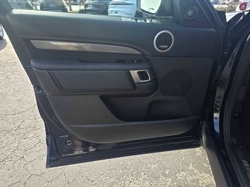 Used 2023 Land Rover Discovery Metropolitan Edition image 23