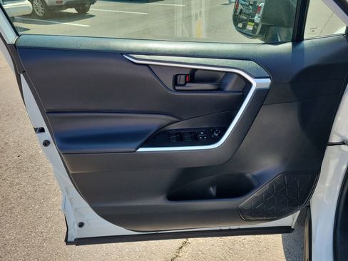 Used 2021 Toyota RAV4 LE image 29