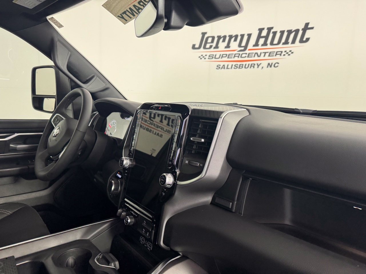 Used 2025 RAM 1500 Big Horn AWD/4WD image 33