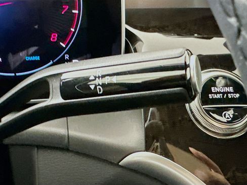 Used 2025 Mercedes-Benz GLC 300 image 17