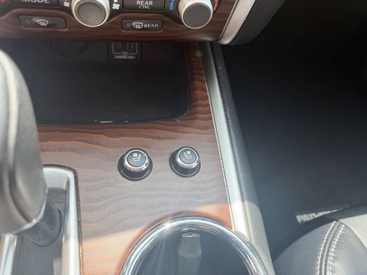Used 2020 Nissan Pathfinder Platinum FWD image 17