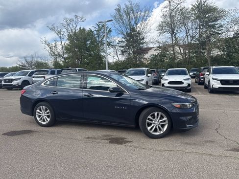 Used 2017 Chevrolet Malibu LT w/ Leather Package FWD image 21