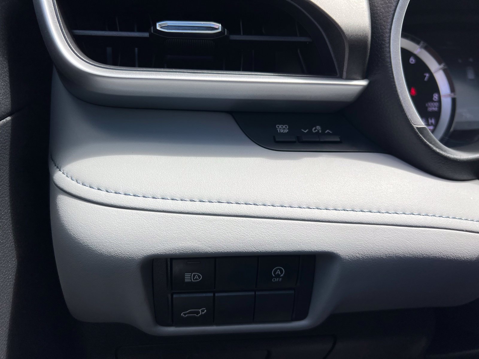 Used 2023 Toyota Highlander XLE FWD image 32