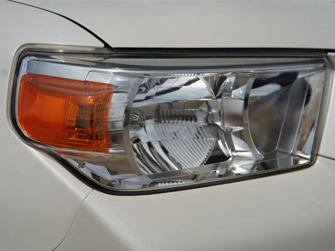 Used 2013 Toyota 4Runner Limited AWD/4WD image 25