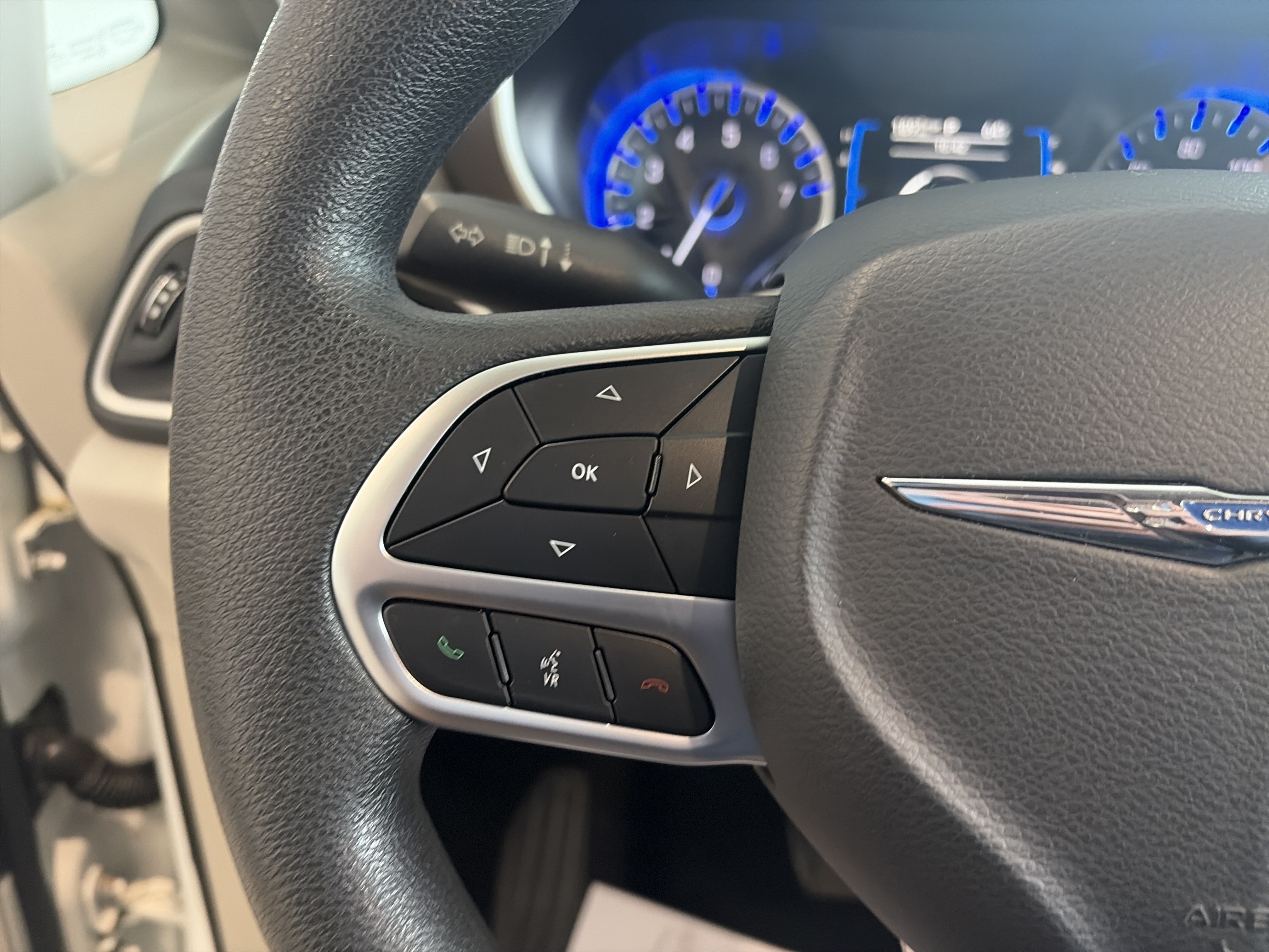 Used 2017 Chrysler Pacifica LX FWD image 23