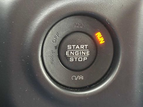 Used 2022 Jeep Wrangler Unlimited Rubicon 4xe AWD/4WD image 31