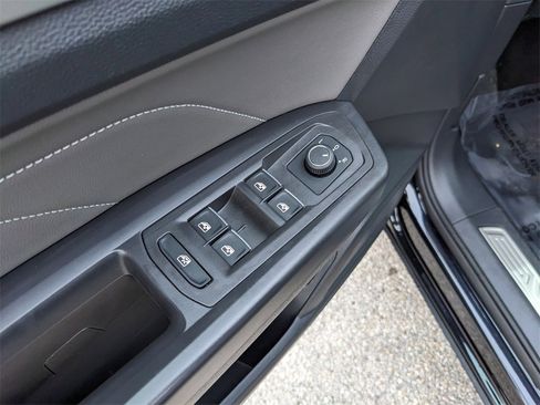 Certified 2023 Volkswagen Atlas SE image 22