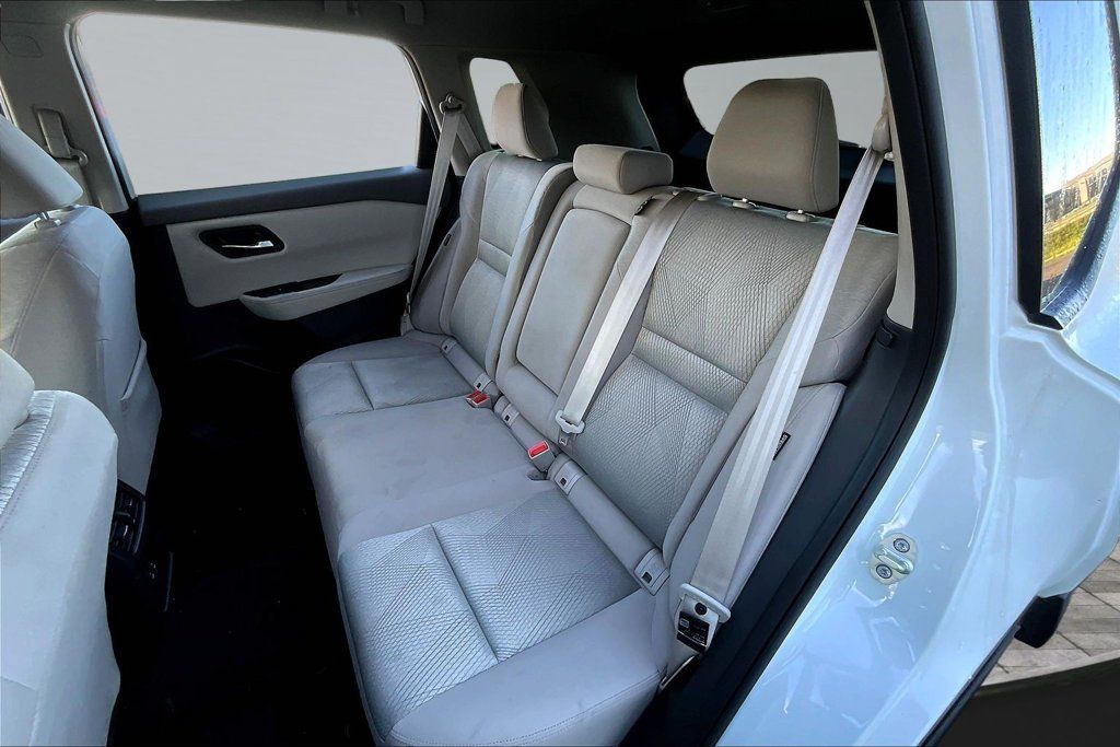 Used 2025 Nissan Rogue SV AWD/4WD image 22