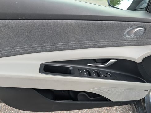 Used 2025 Hyundai Elantra Limited FWD image 12
