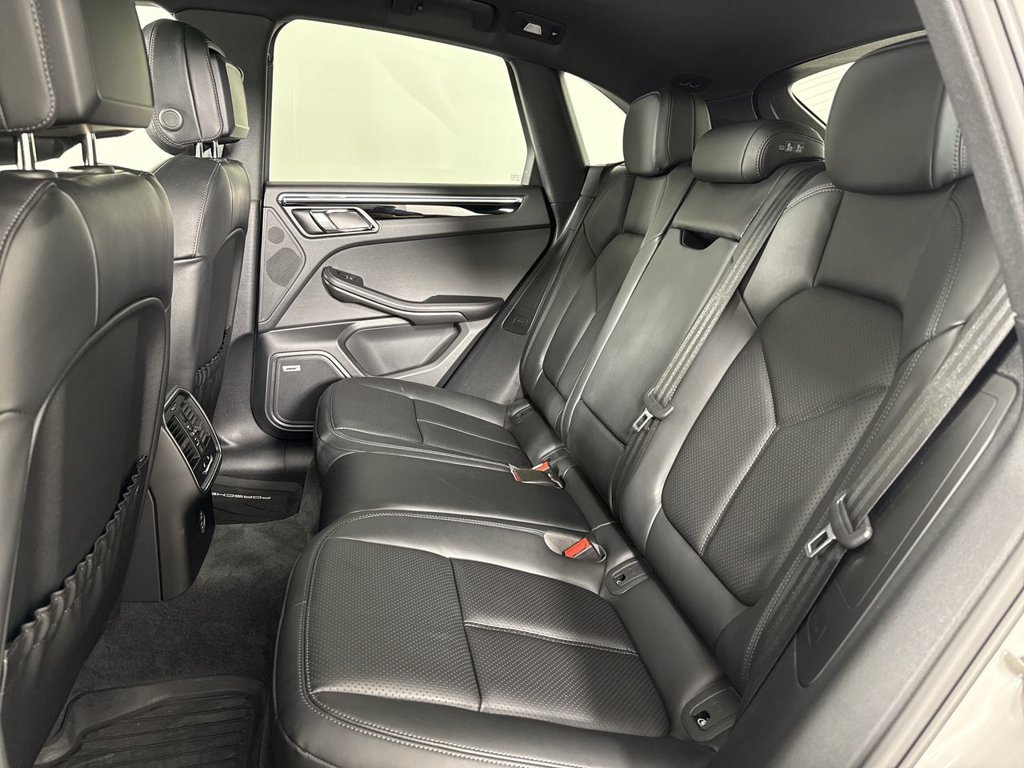 Certified 2025 Porsche Macan S AWD/4WD image 22