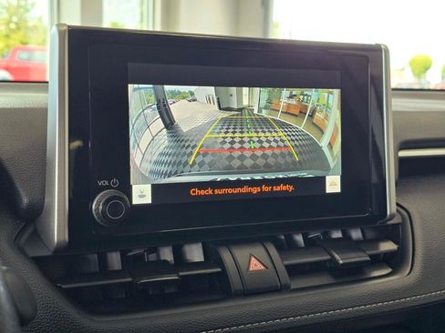 Used 2024 Toyota RAV4 XLE AWD/4WD image 27