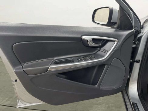 Used 2017 Volvo S60 T5 Dynamic image 10