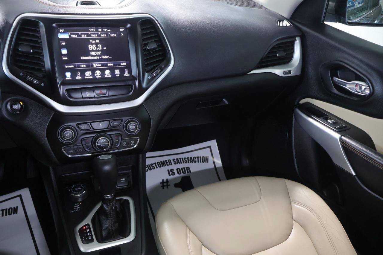 Used 2018 Jeep Cherokee Limited AWD/4WD image 30