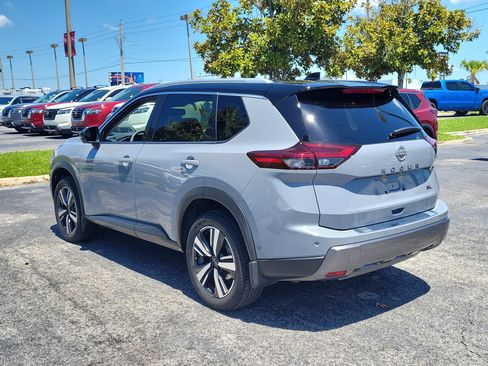 Certified 2024 Nissan Rogue SL FWD image 8