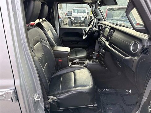 Used 2019 Jeep Wrangler Unlimited Sahara image 9