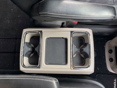 Used 2014 Chrysler Town & Country Touring image 37