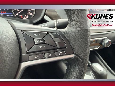 Used 2025 Nissan Altima 2.5 SV FWD image 13