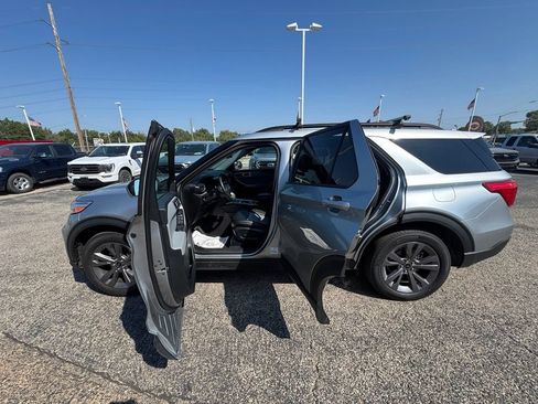 Used 2024 Ford Explorer XLT w/ Equipment Group 202A AWD/4WD image 4