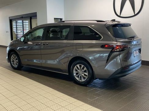 Used 2023 Toyota Sienna LE FWD image 4