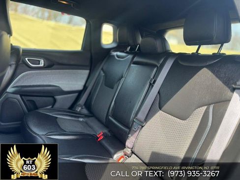 Used 2024 Jeep Compass Latitude AWD/4WD image 8