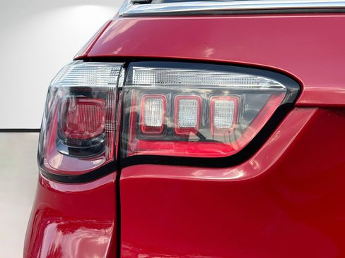 Used 2018 Jeep Compass Latitude w/ Popular Equipment Group image 10