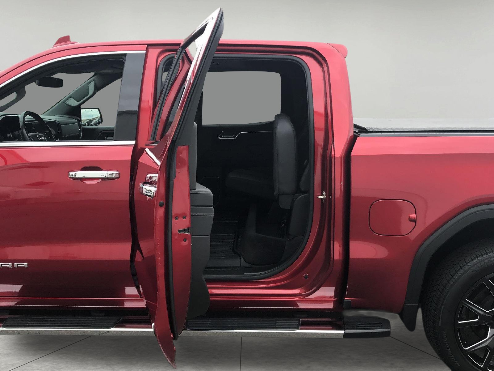 Used 2022 GMC Sierra 1500 SLT w/ SLT Premium Plus Package AWD/4WD image 26
