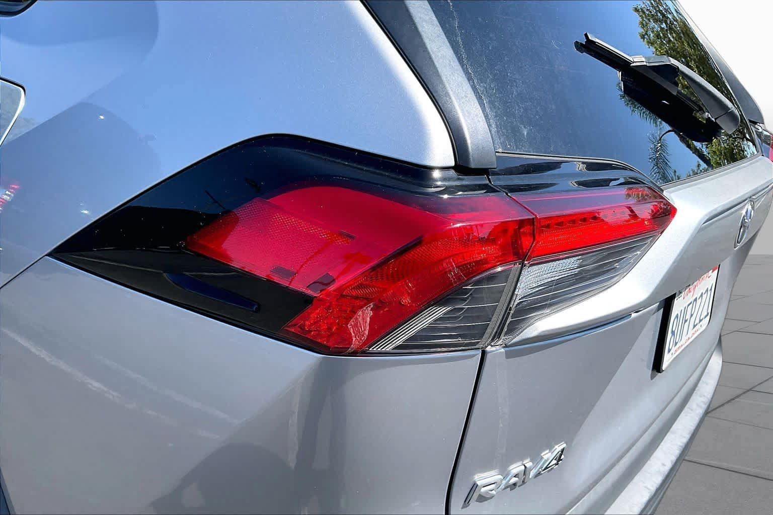 Used 2021 Toyota RAV4 XLE Premium FWD image 28