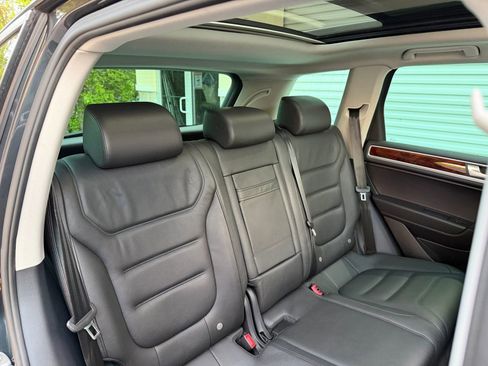 Used 2012 Volkswagen Touareg Sport AWD/4WD image 88
