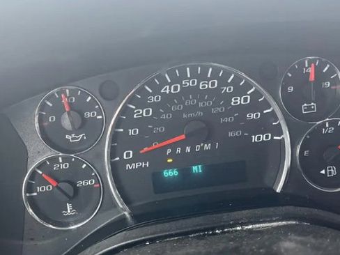 Used 2015 Chevrolet Express 2500 RWD image 4