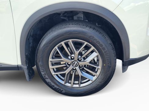 Used 2023 Nissan Rogue S AWD/4WD image 6