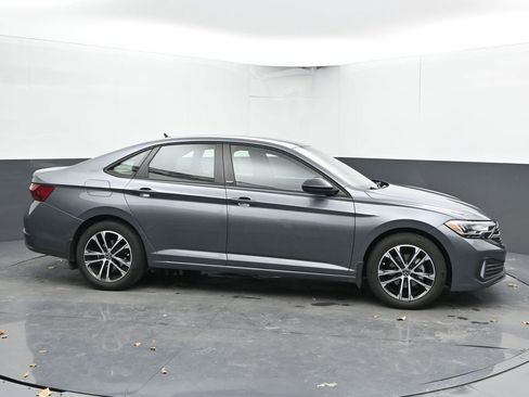 Used 2024 Volkswagen Jetta Sport image 11