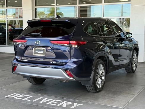Used 2022 Toyota Highlander Platinum image 12