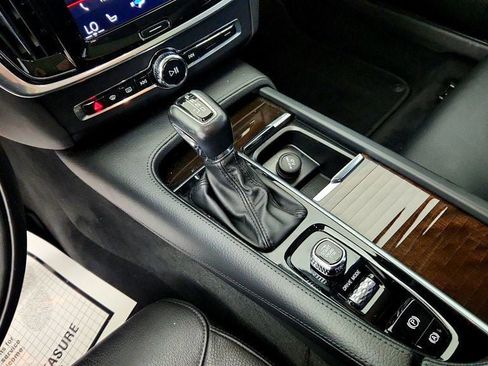 Used 2019 Volvo S90 T5 Momentum FWD image 17