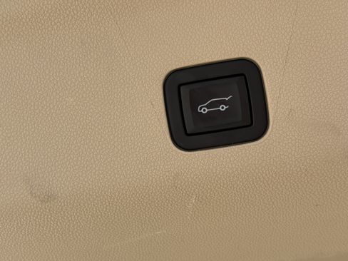 Certified 2024 Cadillac Escalade Premium Luxury image 11